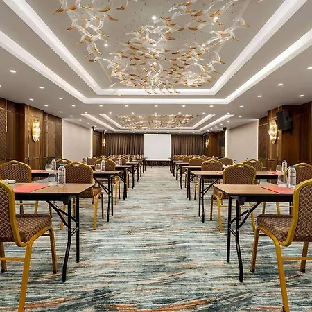 Ramada By Wyndham Umraniye Отель
